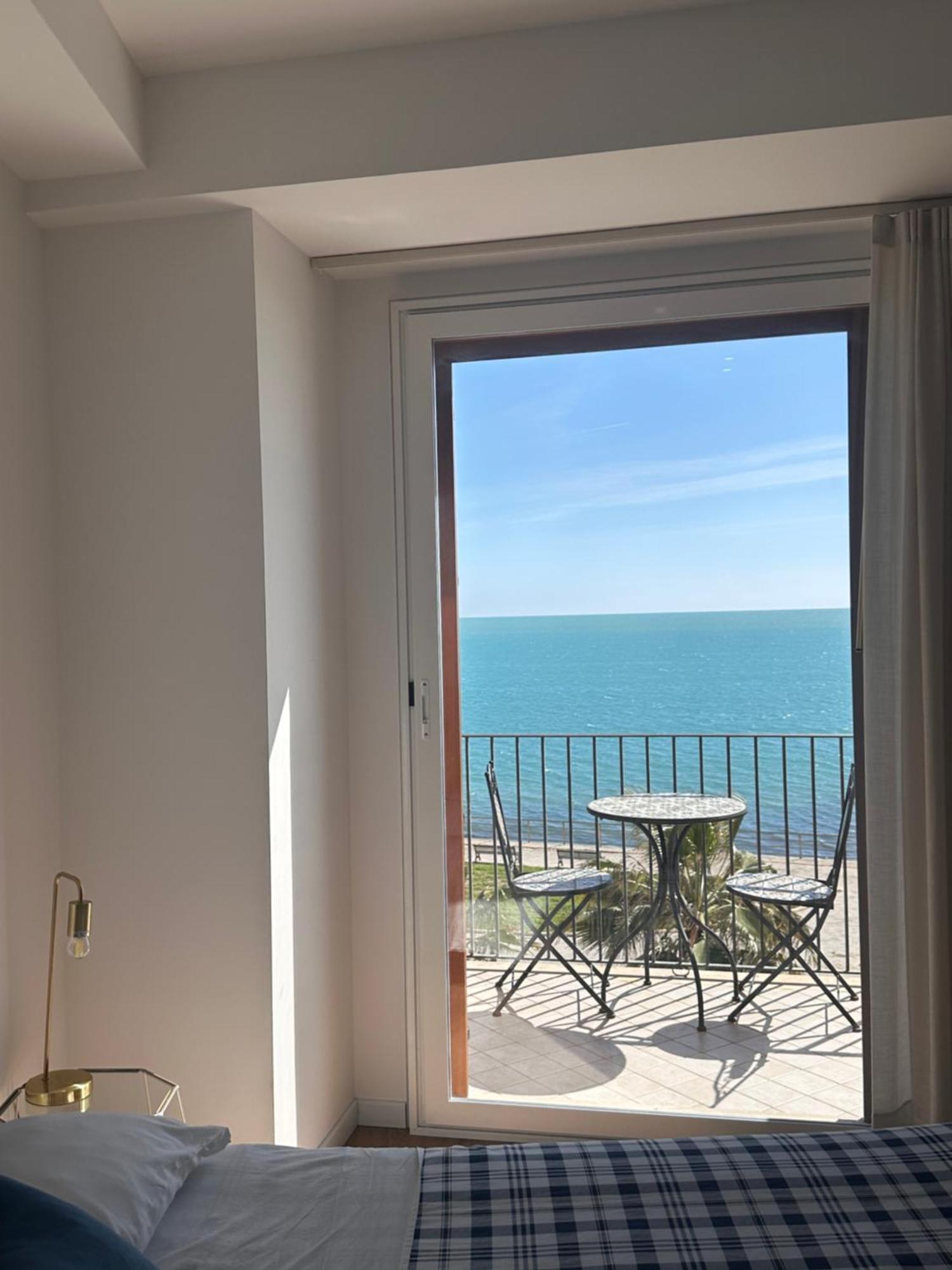 Vista D'Amare Bed & Breakfast Pozzallo Bagian luar foto